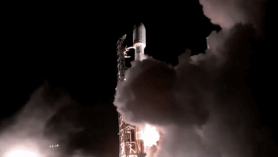 صورة “سبيس – إكس” تُطلق قمرا صناعيا إلى الفضاء