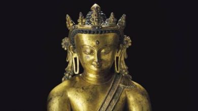 صورة اكتشاف تمثالين من سبائك معدنية لبوذا في مقبرة قديمة شمال غربي الصين