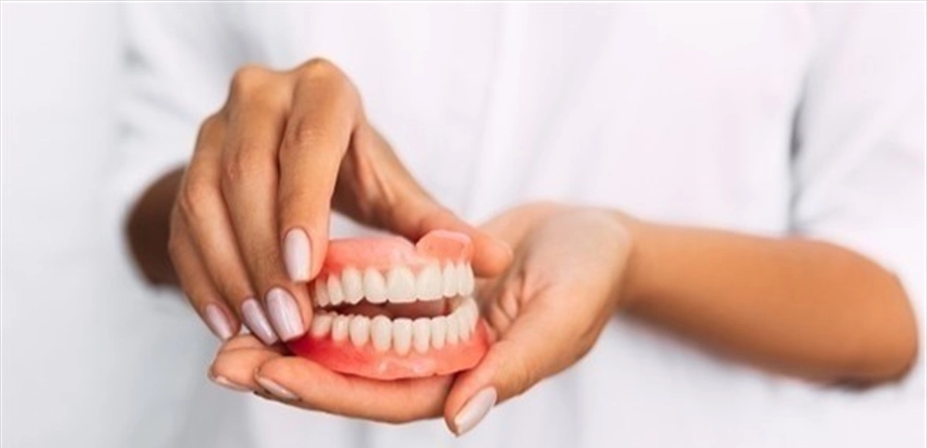 صورة استخدام طقم أسنان يحمي من السكري في الشيخوخة.. اليكم آخر الدراسات